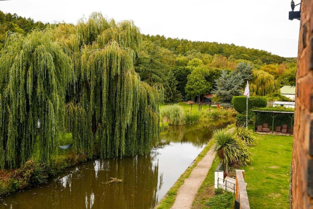 Hidden Gem Canal Facing Retreat With Lovely Walks Hopwas Kültér fotó